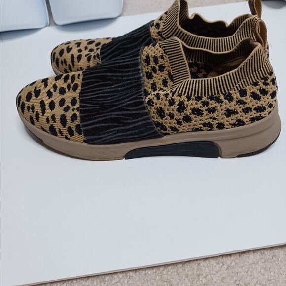 Mark Nason Abbe Animal Print Slip-On Modern Joggers Sz 11 - Picture 9 of 11